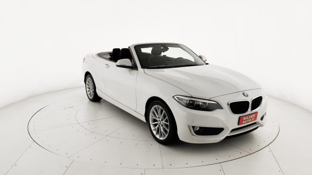 BMW 218 Bianco pastello