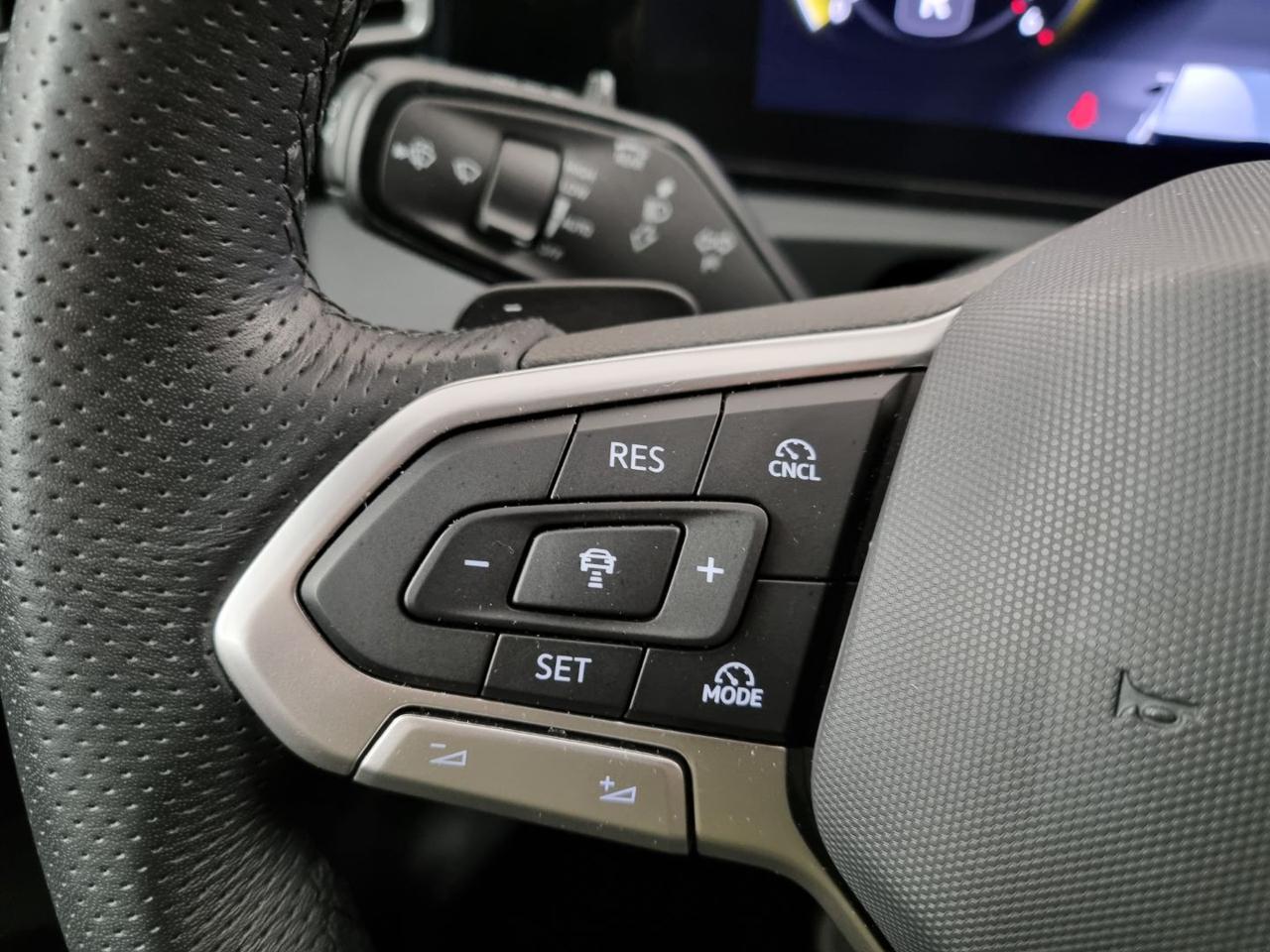 VOLKSWAGEN Tiguan 2.0 TDI 150 CV DSG R-Line - 24