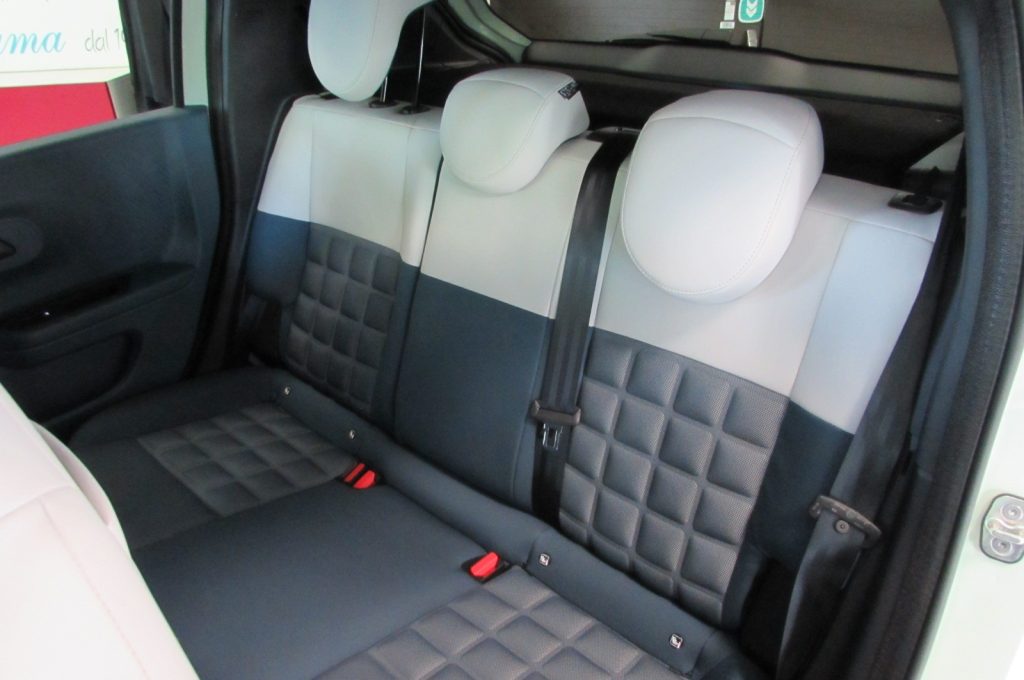 FIAT Grande Panda 1.2 Hybrid 110 CV S&S La Prima - 12