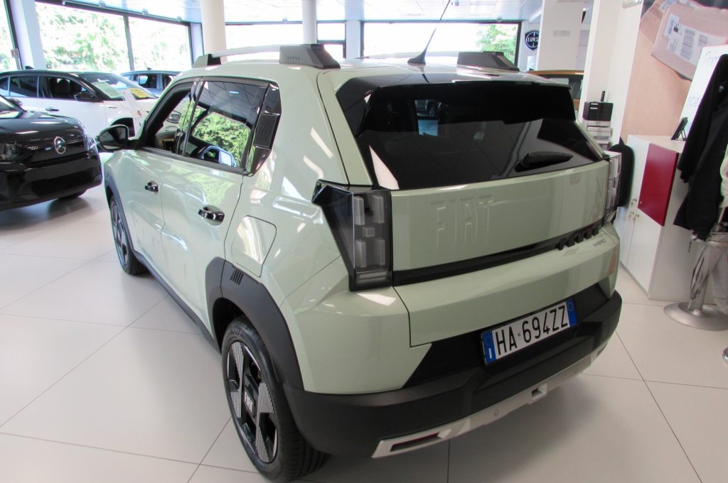 FIAT Grande Panda 1.2 Hybrid 110 CV S&S La Prima - 4