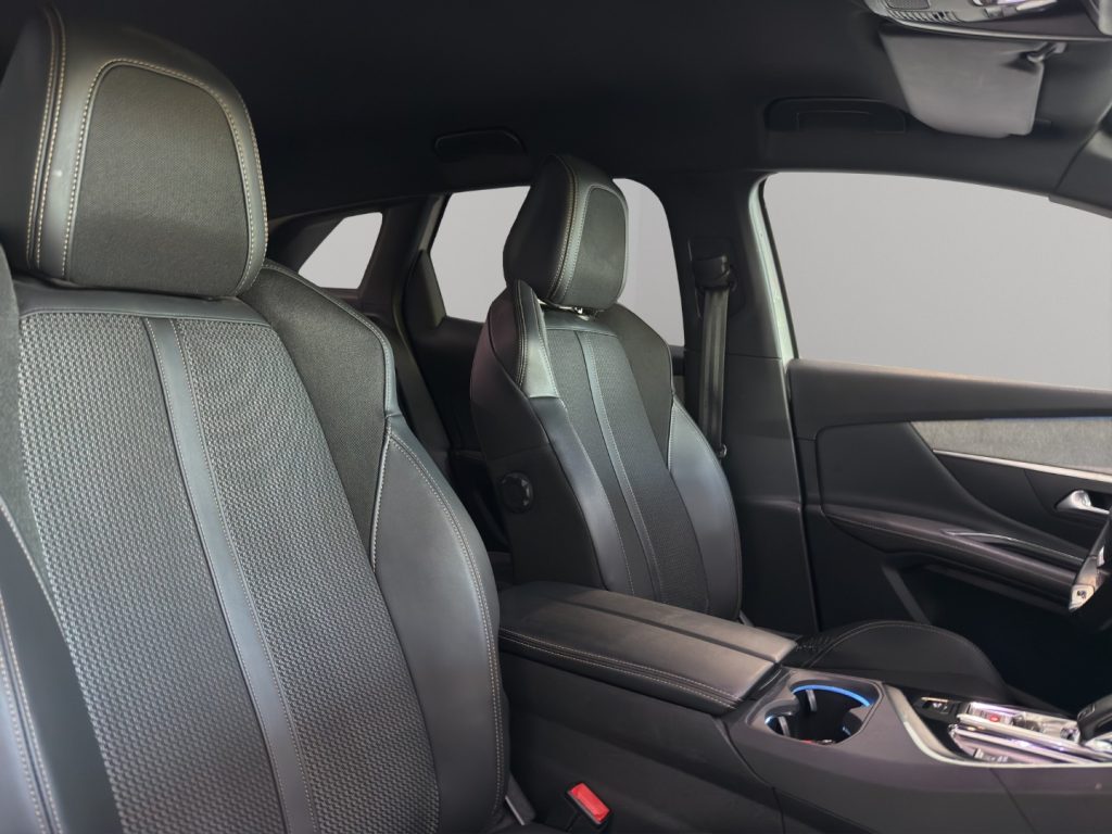 PEUGEOT 3008 BlueHDi 130 S&S EAT8 GT - 18