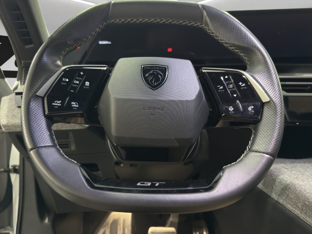 PEUGEOT 3008 Hybrid 136 e-DCS6 GT - 10