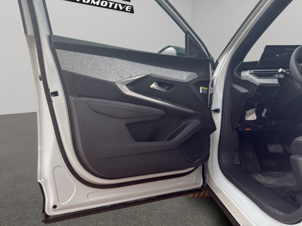 PEUGEOT 3008 Hybrid 136 e-DCS6 GT - 12