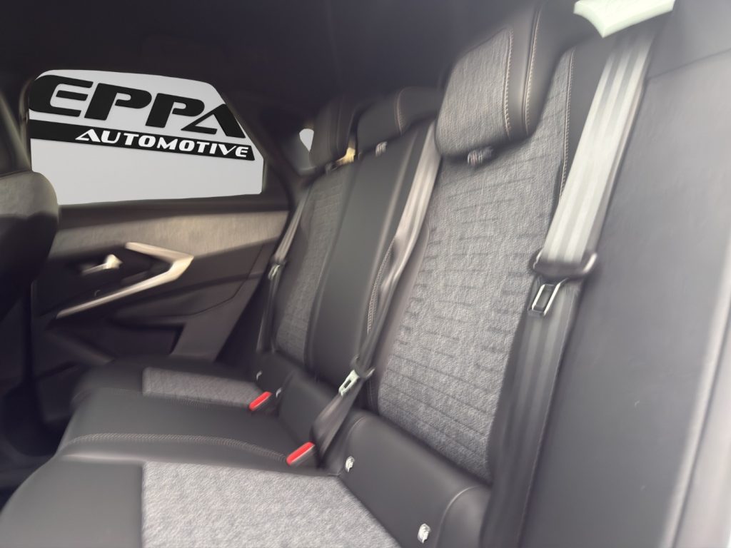 PEUGEOT 3008 Hybrid 136 e-DCS6 GT - 13