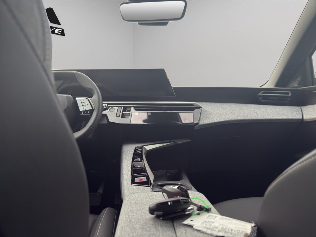 PEUGEOT 3008 Hybrid 136 e-DCS6 GT - 14