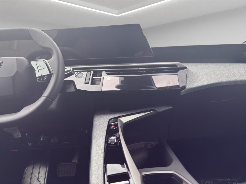 PEUGEOT 3008 Hybrid 136 e-DCS6 GT - 15