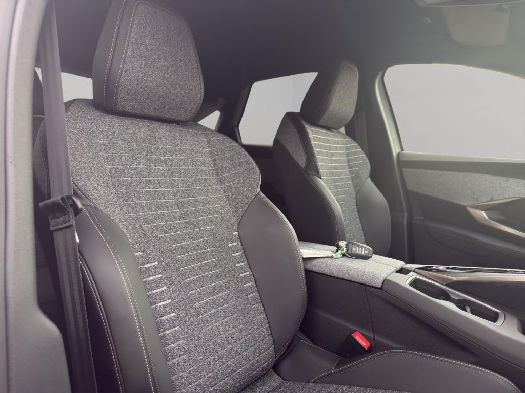 PEUGEOT 3008 Hybrid 136 e-DCS6 GT - 18