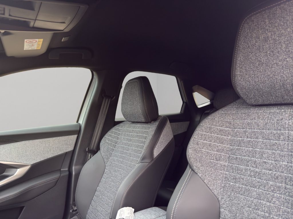 PEUGEOT 3008 Hybrid 136 e-DCS6 GT - 26