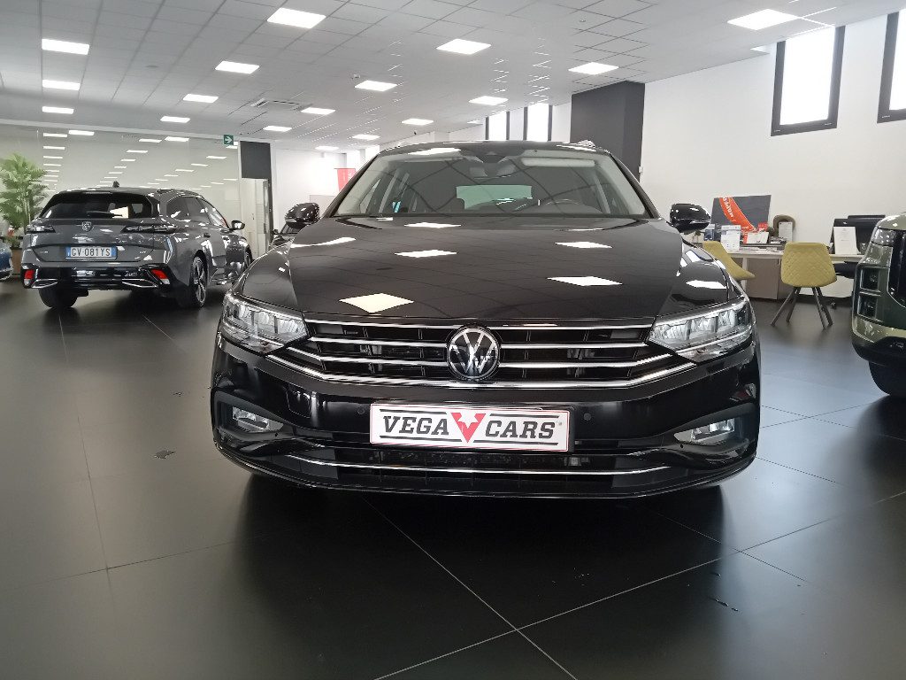 Clicca per ingrandire Passat Variant - 2.0 TDI SCR EVO DSG Business OFFERTA PROMO!!!