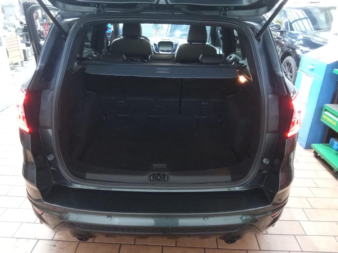 FORD Kuga 1.5 TDCI 120 CV S&S 2WD ST-Line - 16