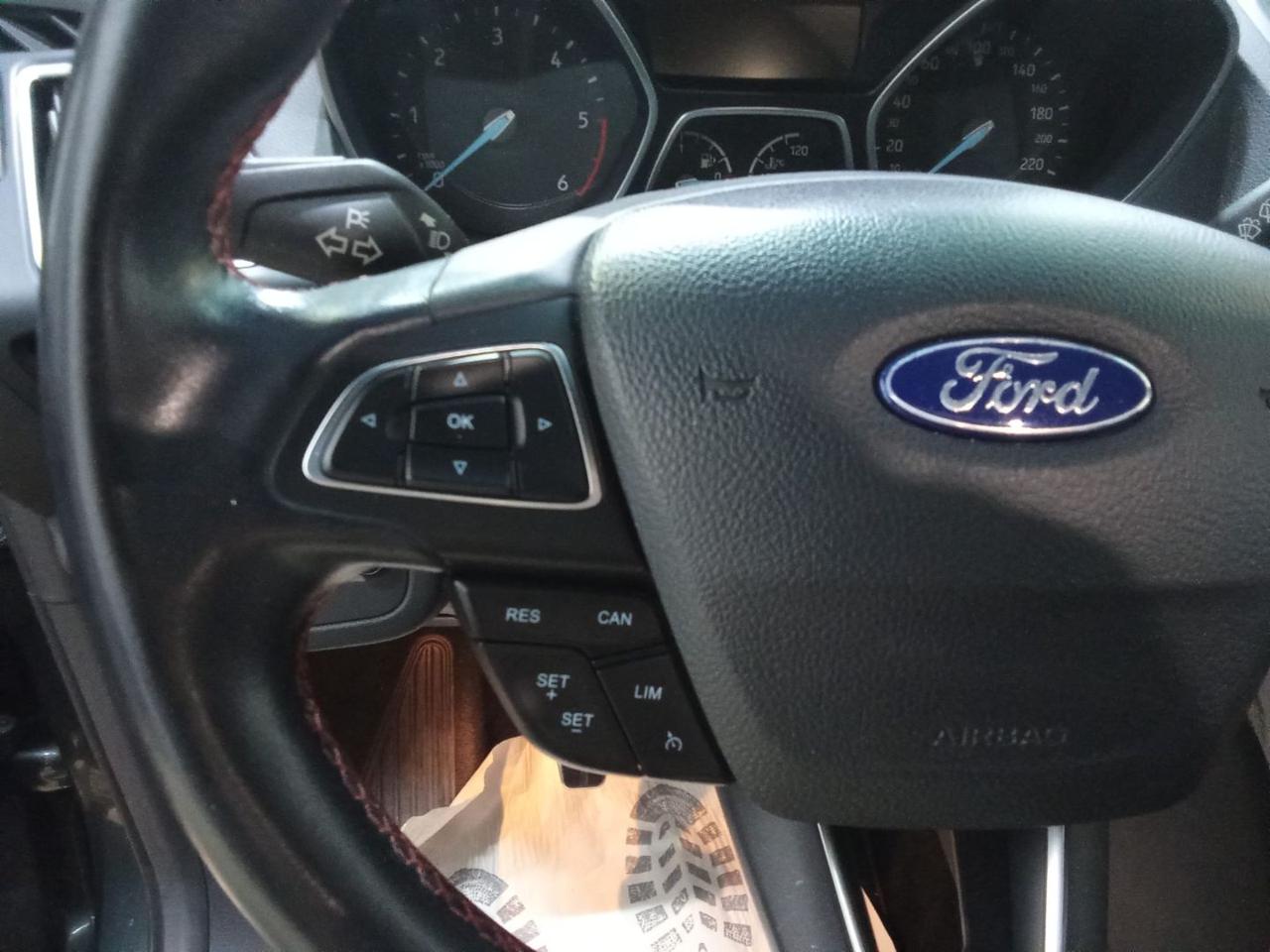 FORD Kuga 1.5 TDCI 120 CV S&S 2WD ST-Line - 10
