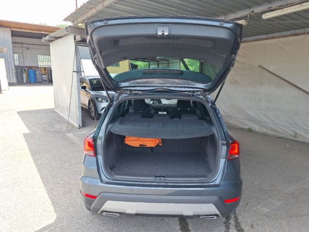 SEAT Arona 1.0 TGI FR - 11