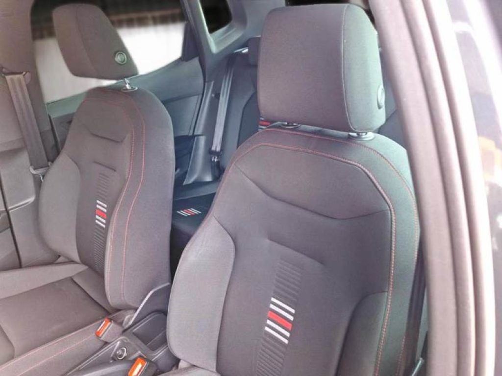 SEAT Arona 1.0 TGI FR - 8
