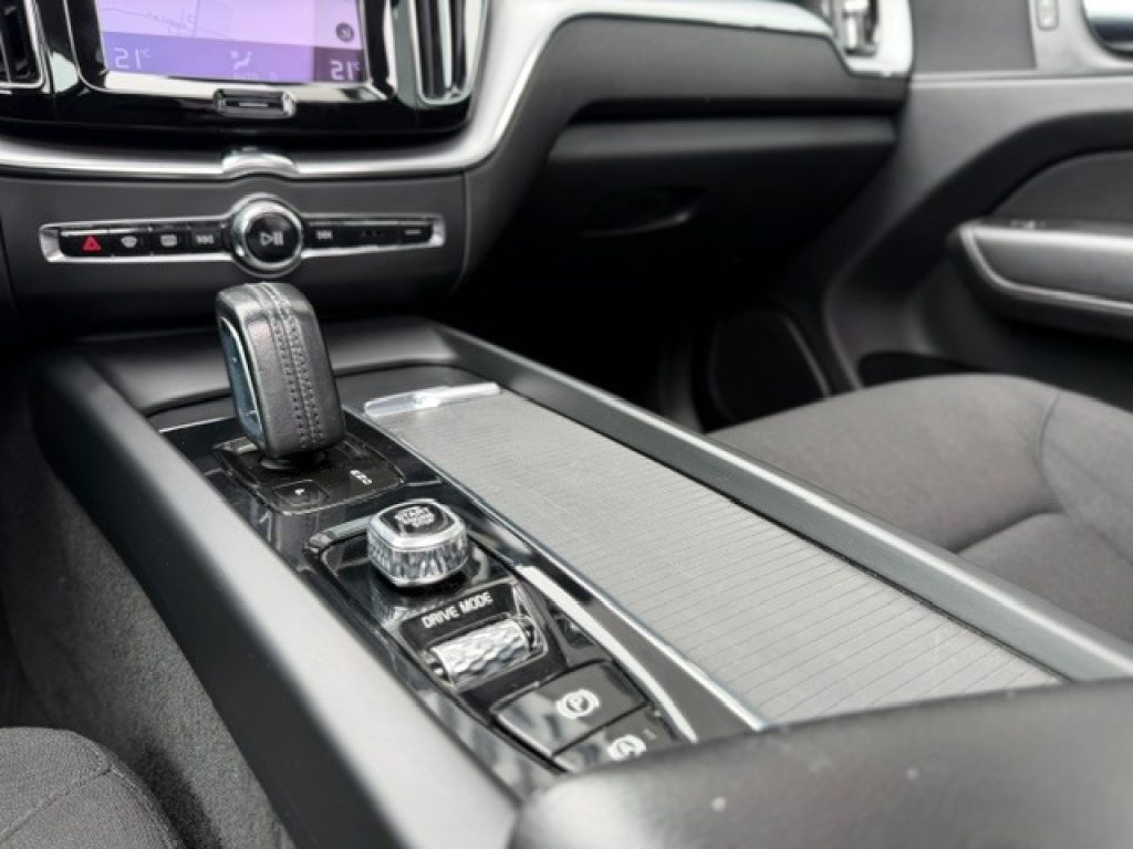 Clicca per ingrandire XC60 - B4 (d)Geartronic Momentum Pro/TETTO APRIBILE