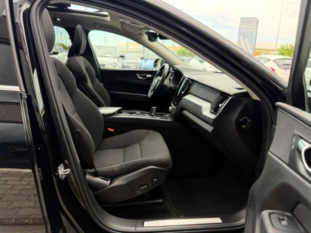 Clicca per ingrandire XC60 - B4 (d)Geartronic Momentum Pro/TETTO APRIBILE