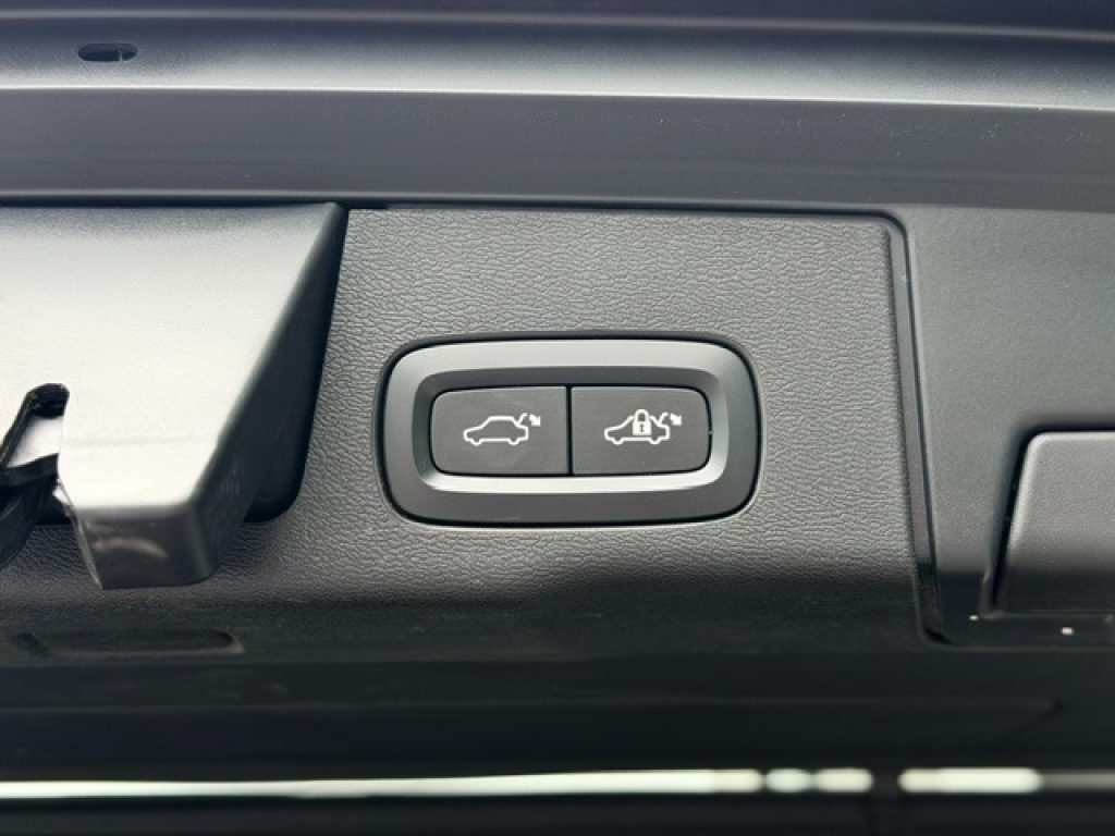 Clicca per ingrandire XC60 - B4 (d)Geartronic Momentum Pro/TETTO APRIBILE
