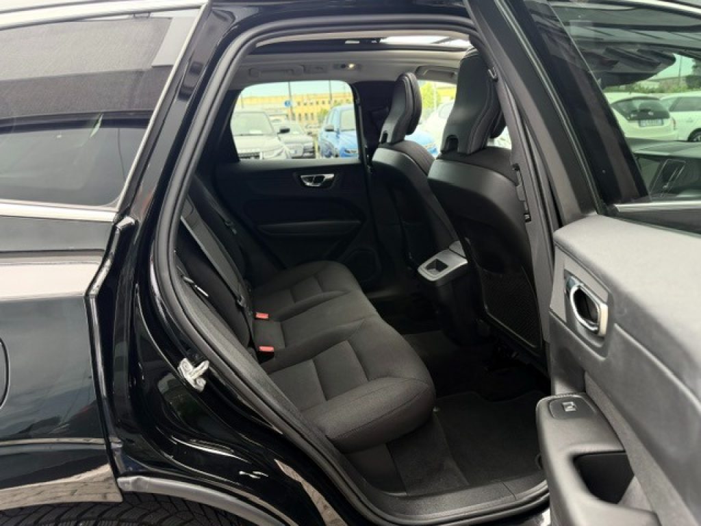 Clicca per ingrandire XC60 - B4 (d)Geartronic Momentum Pro/TETTO APRIBILE