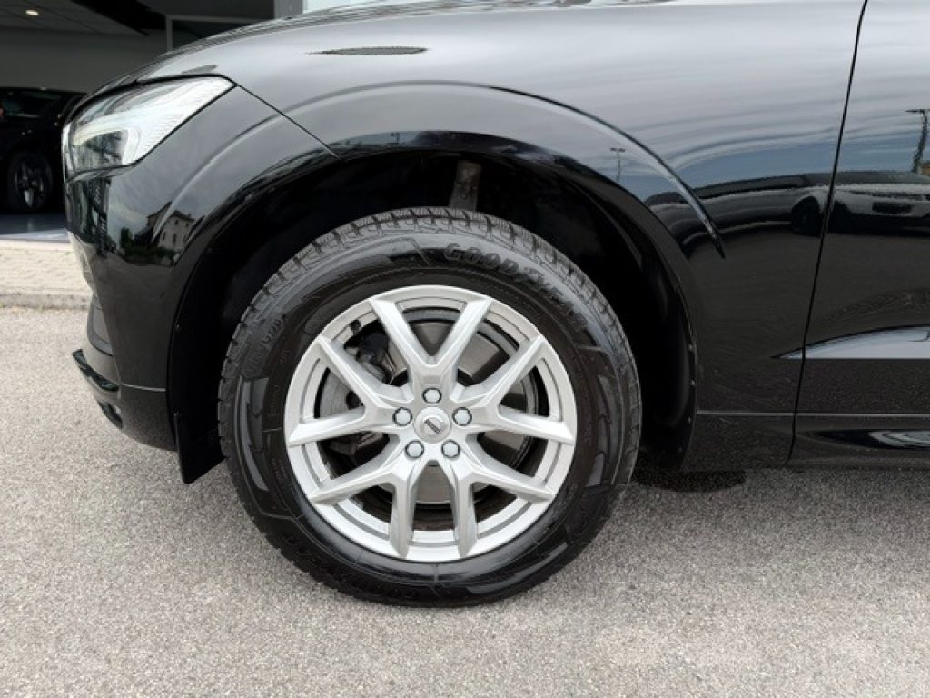Clicca per ingrandire XC60 - B4 (d)Geartronic Momentum Pro/TETTO APRIBILE