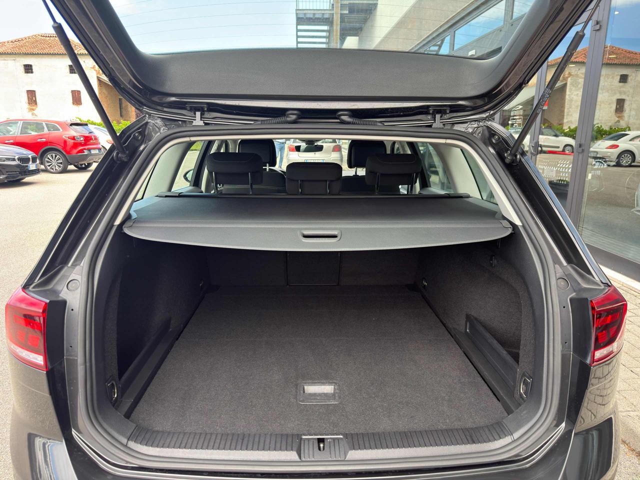 Clicca per ingrandire Passat Variant - 2.0 TDI SCR 122 CV EVO DSG Business