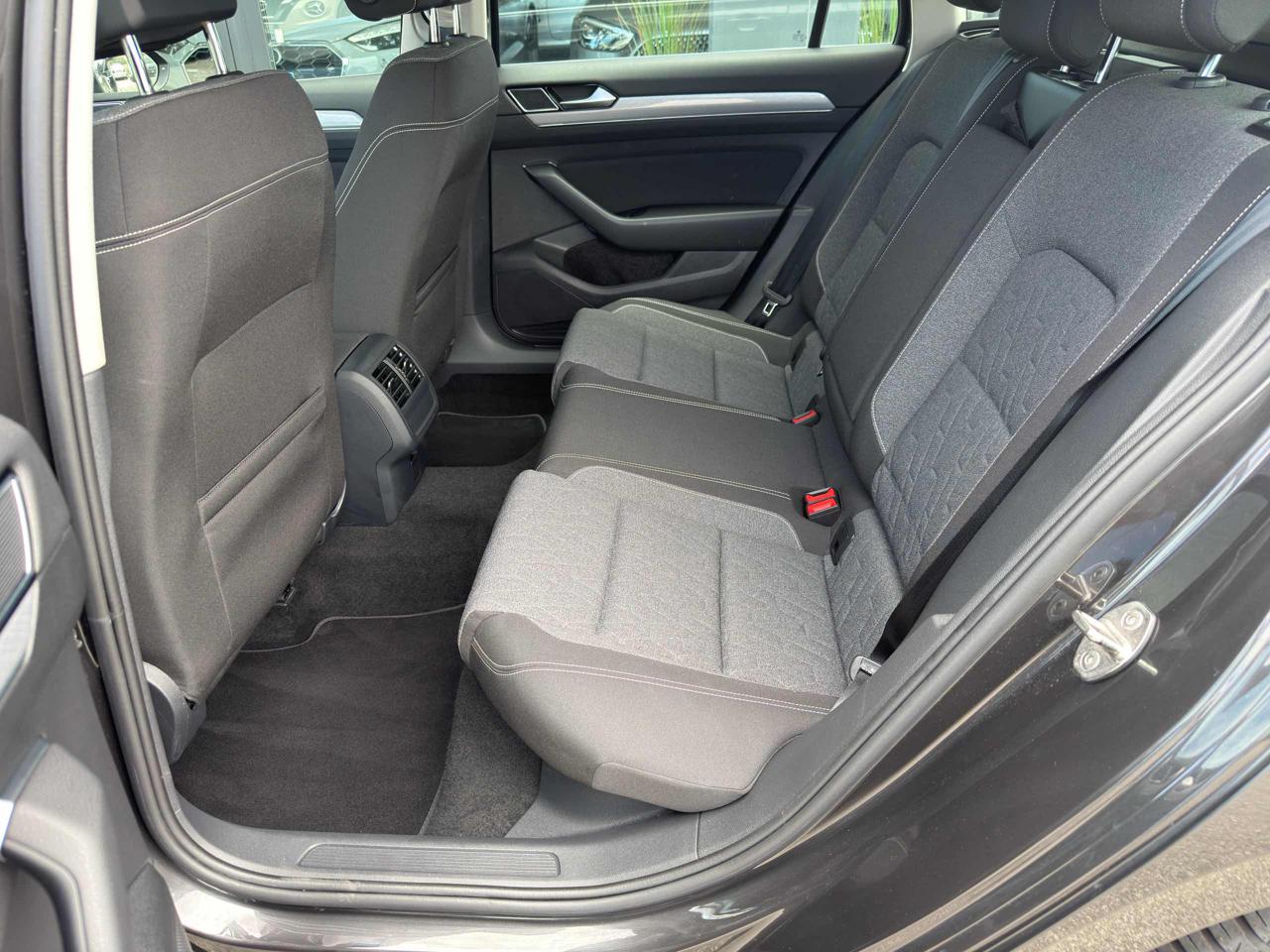 Clicca per ingrandire Passat Variant - 2.0 TDI SCR 122 CV EVO DSG Business