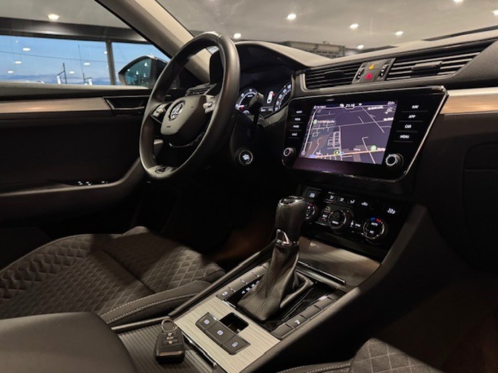 Clicca per ingrandire Superb - 2.0 TDI EVO 150 CV SCR DSG Wagon Executive