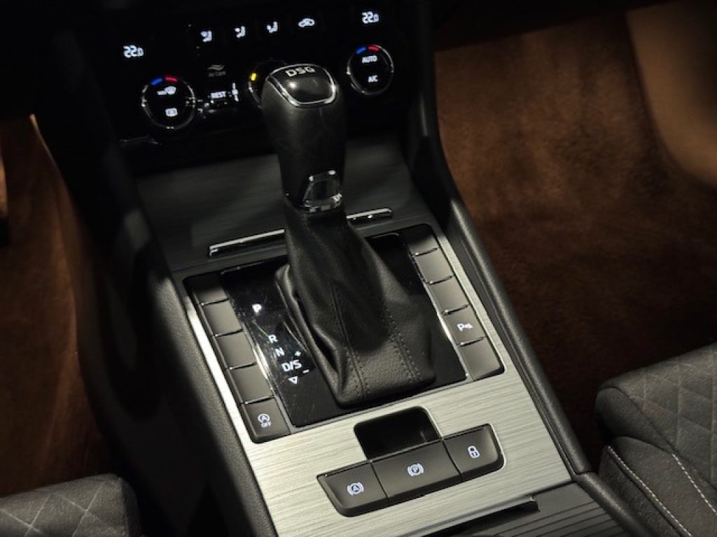 Clicca per ingrandire Superb - 2.0 TDI EVO 150 CV SCR DSG Wagon Executive