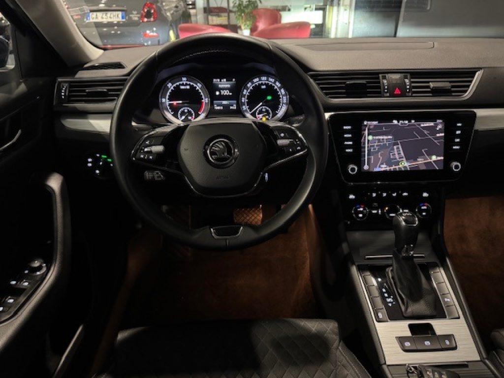 Clicca per ingrandire Superb - 2.0 TDI EVO 150 CV SCR DSG Wagon Executive