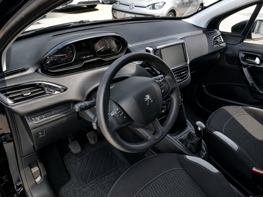 PEUGEOT 208 1° serie PureTech 82 5 porte Allure Unico Propr. - 8