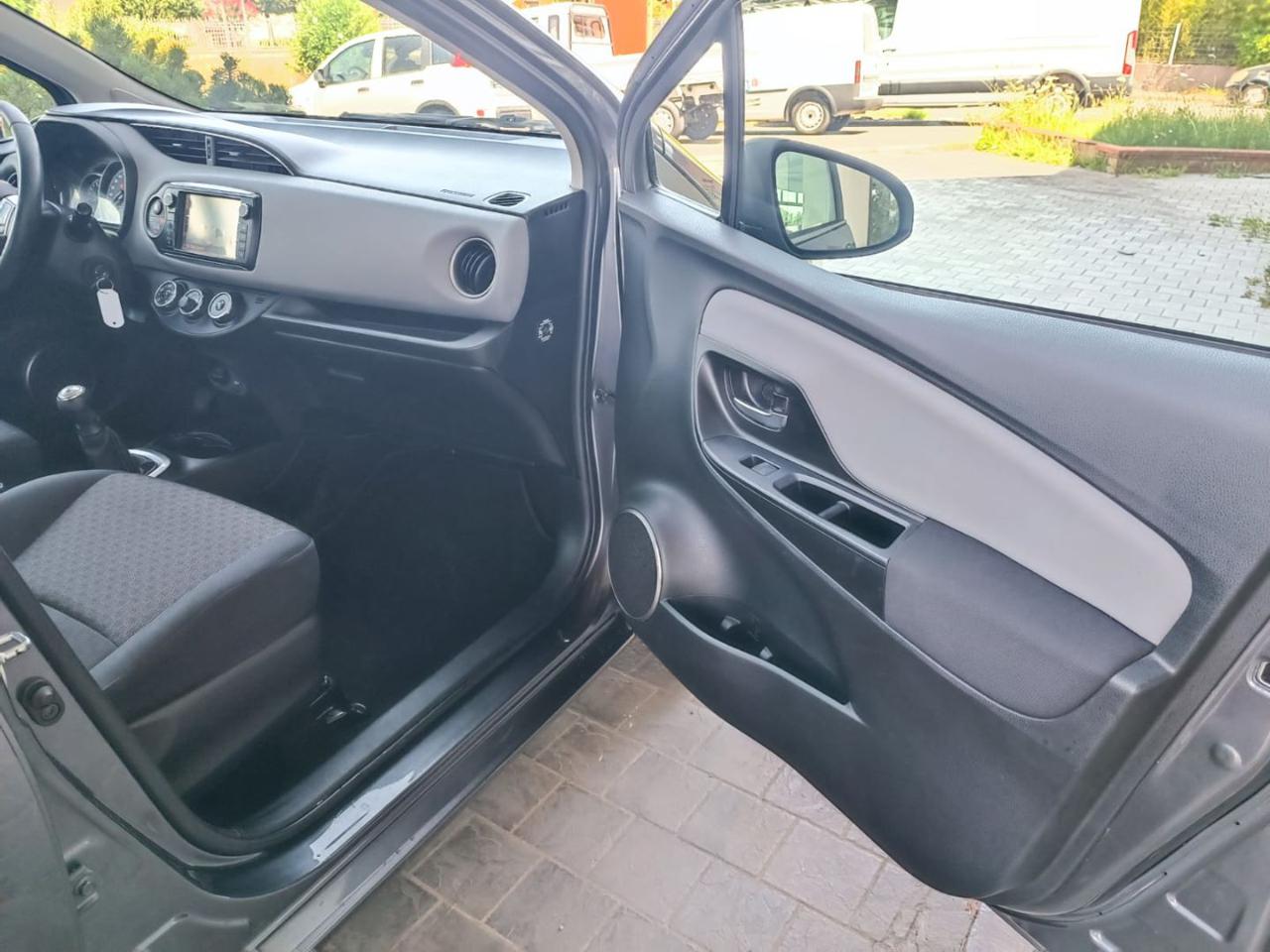 TOYOTA Yaris 1.0 5 porte Active - 11
