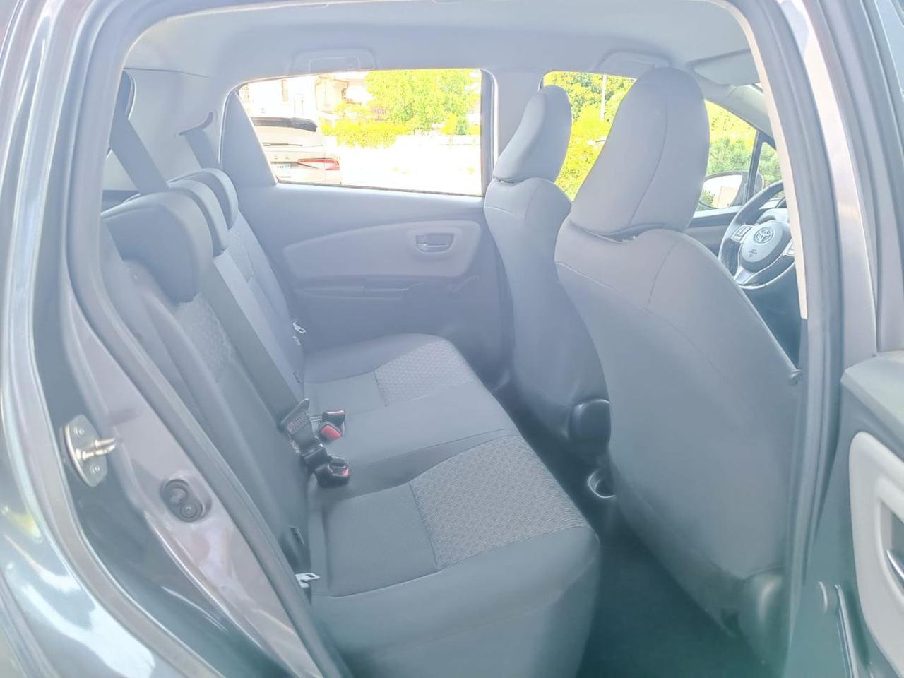 TOYOTA Yaris 1.0 5 porte Active - 13