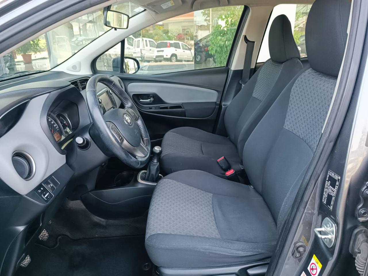 TOYOTA Yaris 1.0 5 porte Active - 24
