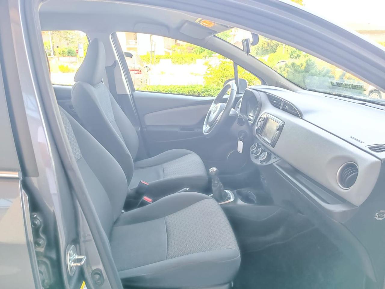 TOYOTA Yaris 1.0 5 porte Active - 21