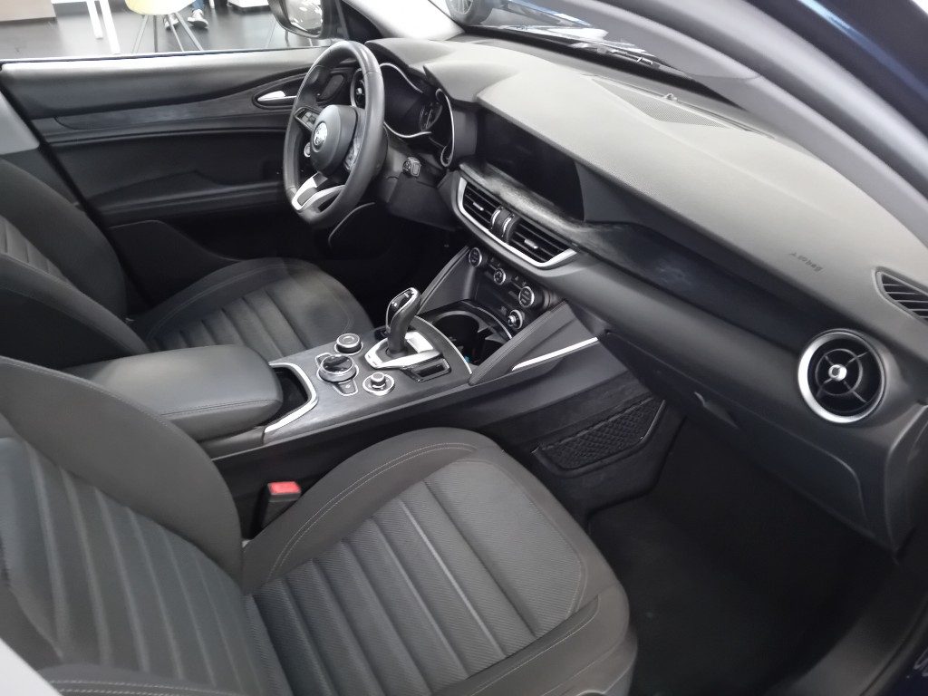 Clicca per ingrandire Stelvio - 2.2 Turbodiesel 160 CV AT8 Business