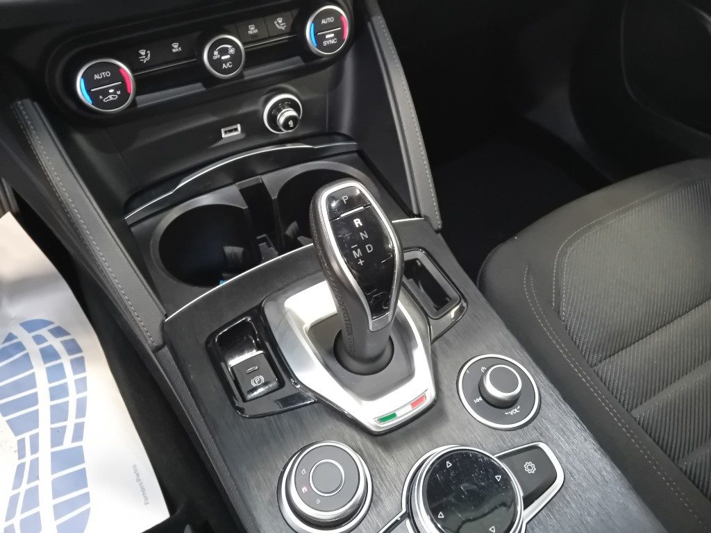 Clicca per ingrandire Stelvio - 2.2 Turbodiesel 160 CV AT8 Business