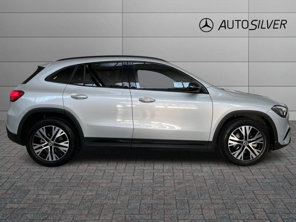 MERCEDES-BENZ GLA 200 d Automatic Progressive Advanced Plus - 4