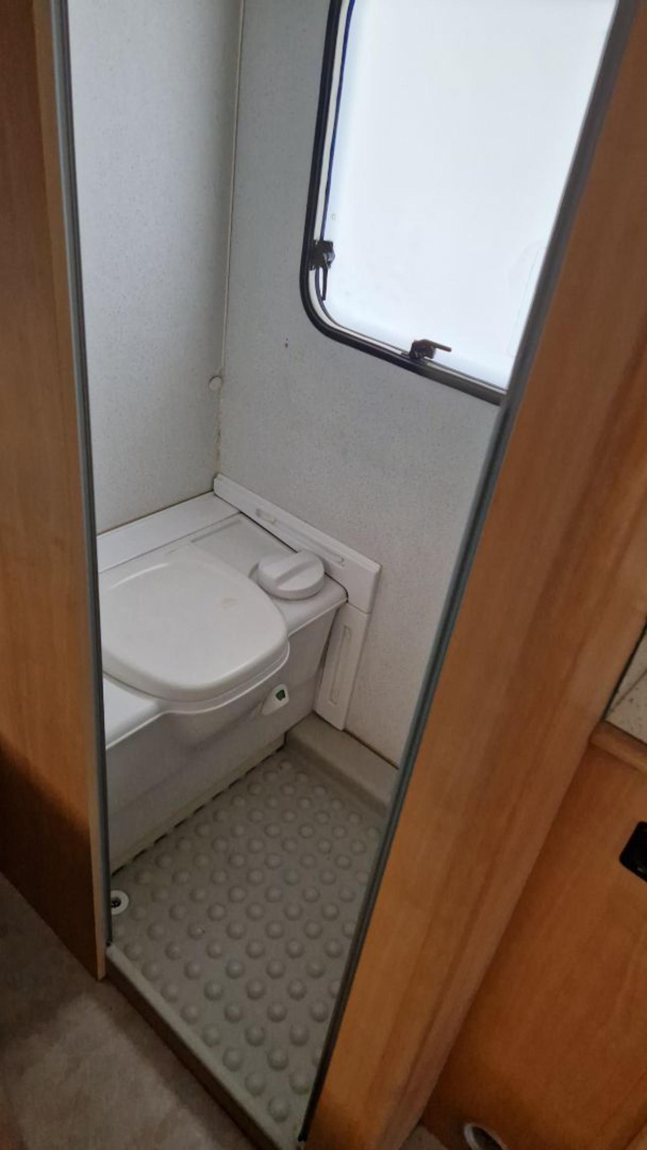 540  caravan usata FAMIGLIARE  6 p  largh 2.5