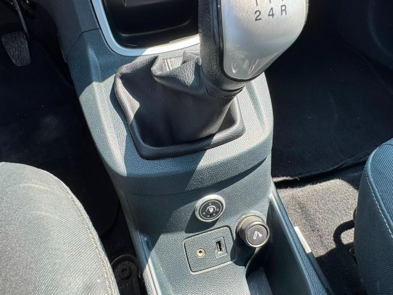 FORD Fiesta Ikon 1.4 5 porte Bz.- GPL - 11