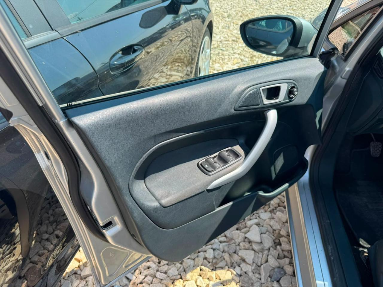 FORD Fiesta Ikon 1.4 5 porte Bz.- GPL - 8
