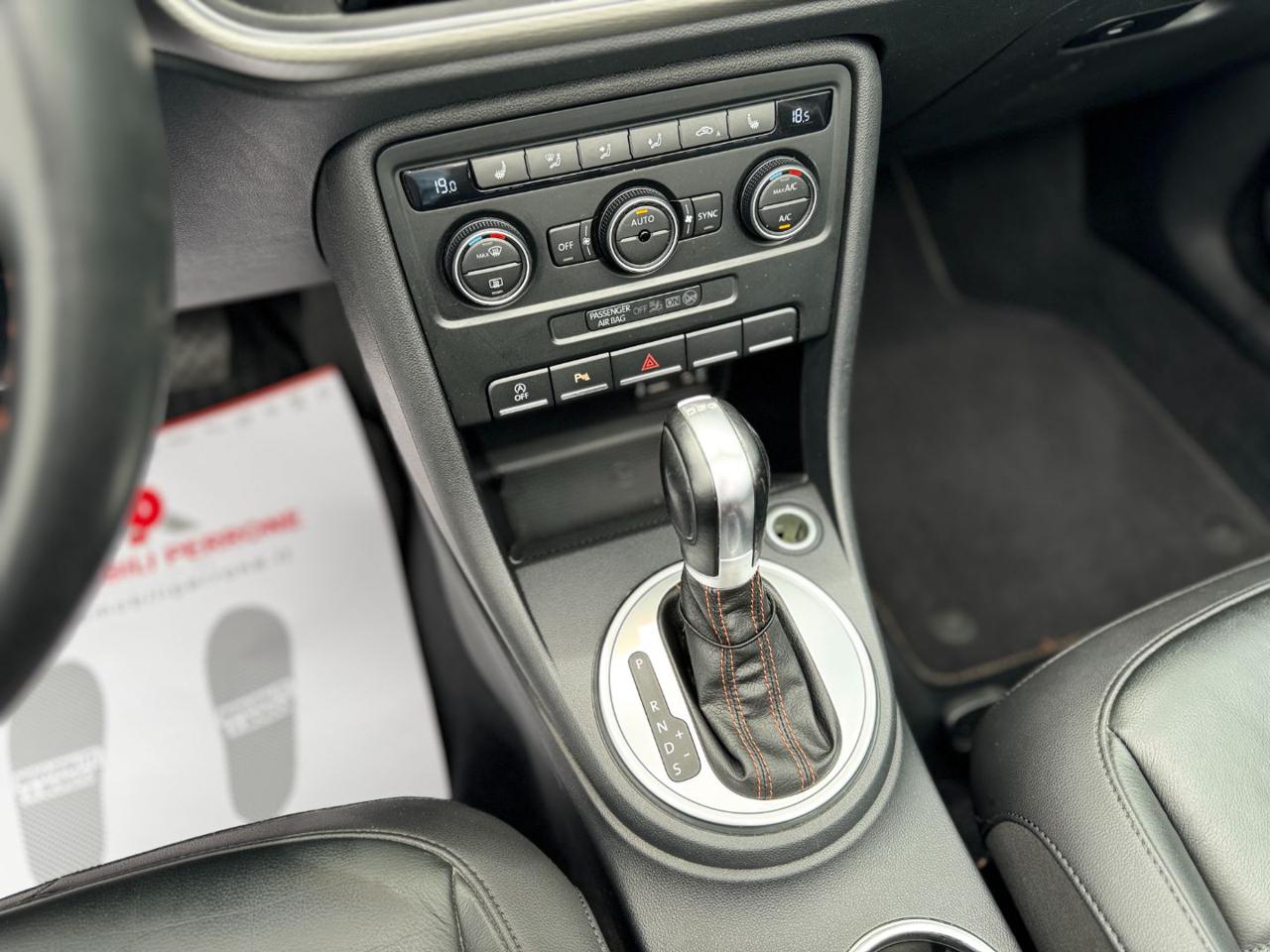 VOLKSWAGEN Maggiolino Cabrio 2.0 TDI DSG R-Line - 27