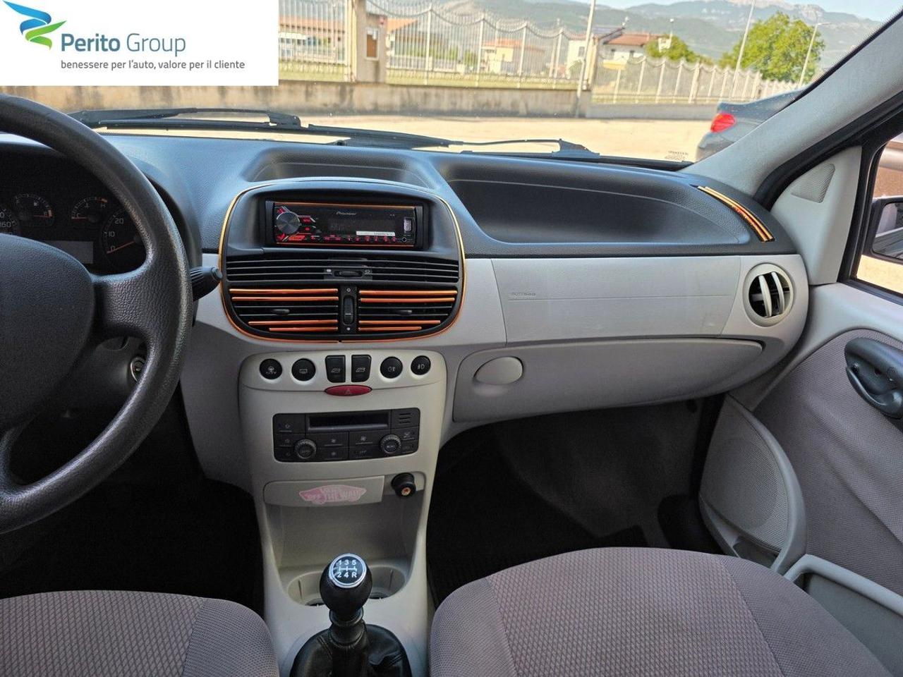 FIAT Punto 1.2 16V 3 porte Emotion - 13