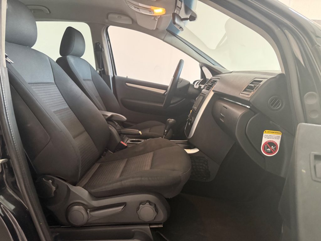 MERCEDES-BENZ B 150 Sport - 14