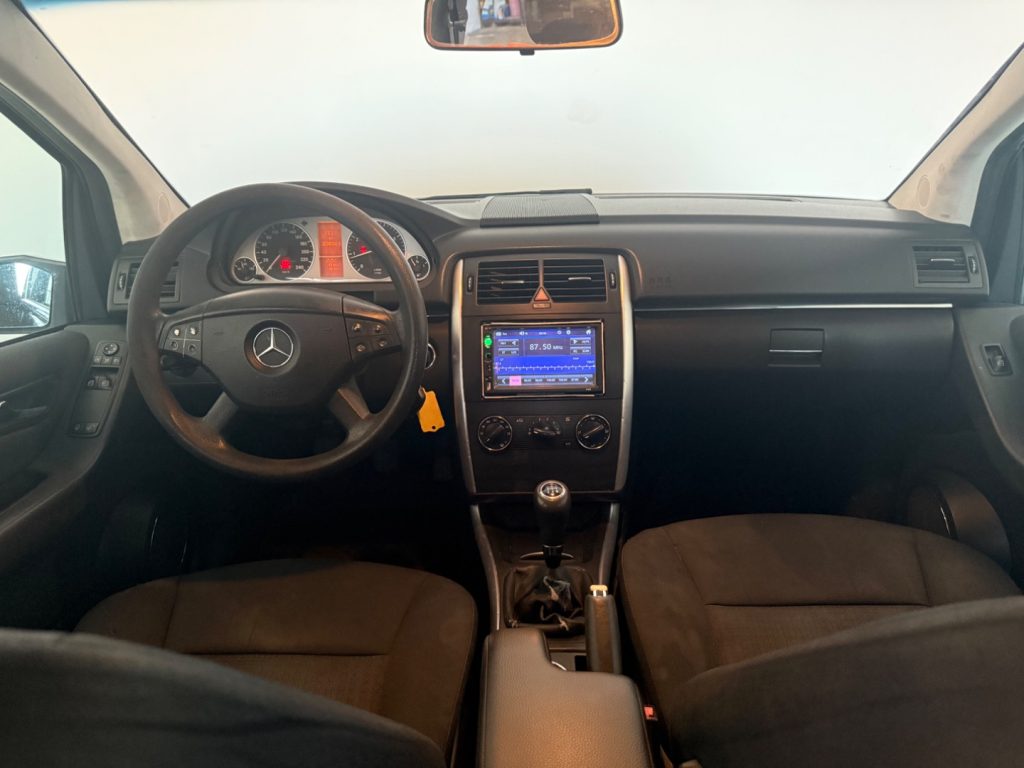 MERCEDES-BENZ B 150 Sport - 9