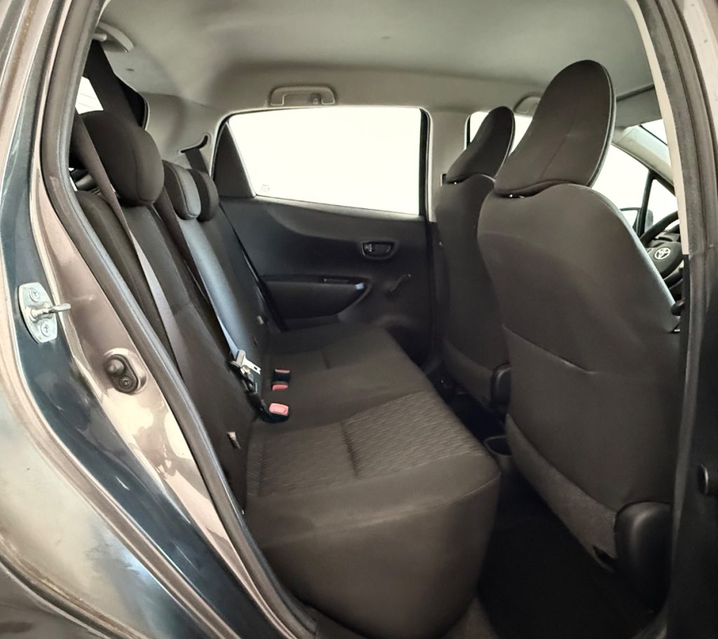 TOYOTA Yaris 1.0 5P Lounge - 14