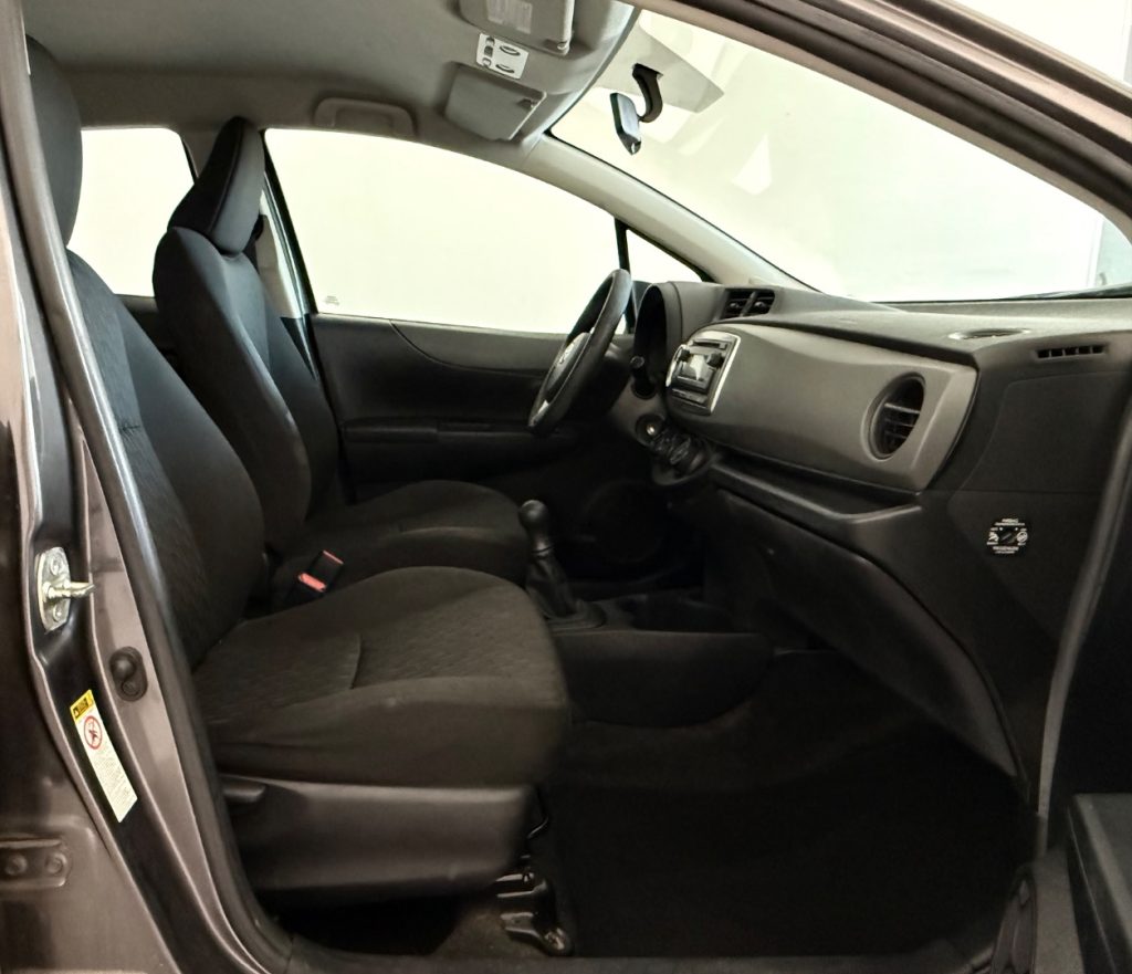 TOYOTA Yaris 1.0 5P Lounge - 15