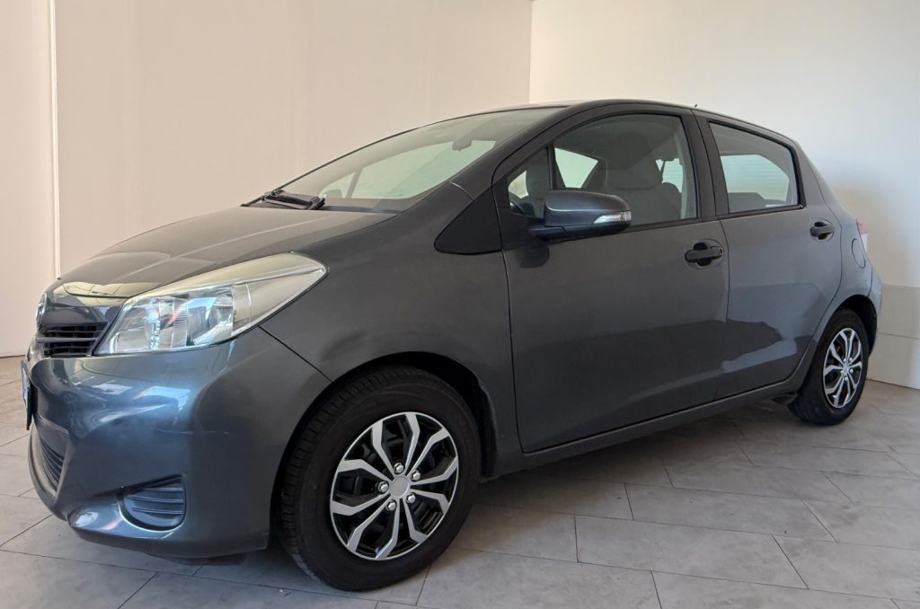 TOYOTA Yaris 1.0 5P Lounge - 2