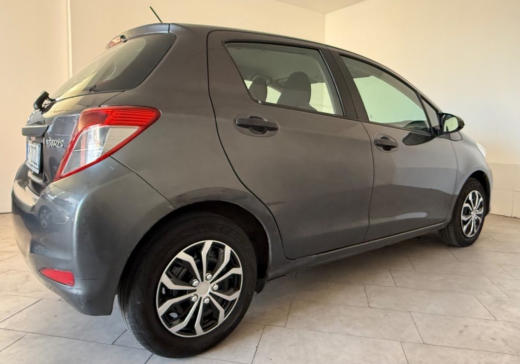 TOYOTA Yaris 1.0 5P Lounge - 4