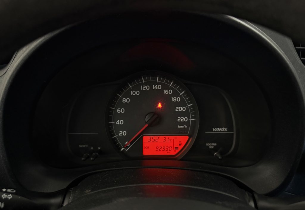 TOYOTA Yaris 1.0 5P Lounge - 13