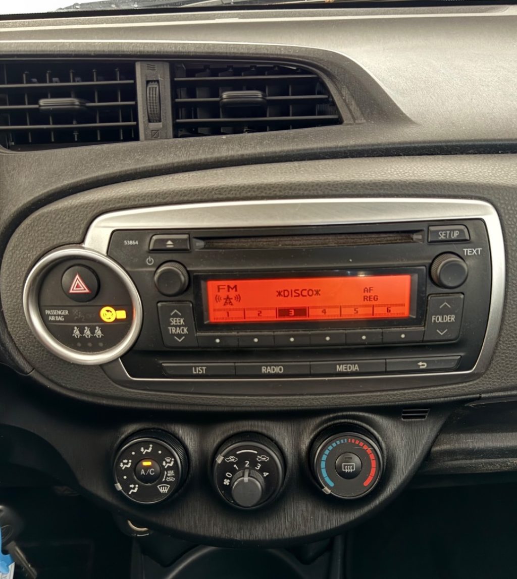 TOYOTA Yaris 1.0 5P Lounge - 12