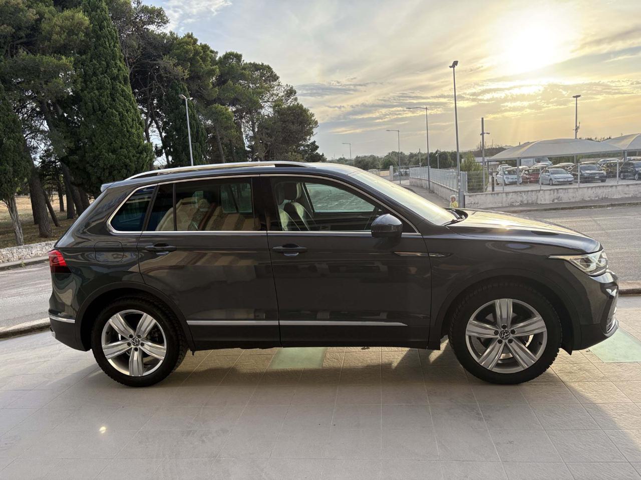 VOLKSWAGEN Tiguan 2.0 TDI 150 CV SCR DSG Elegance VIRTUAL - 4