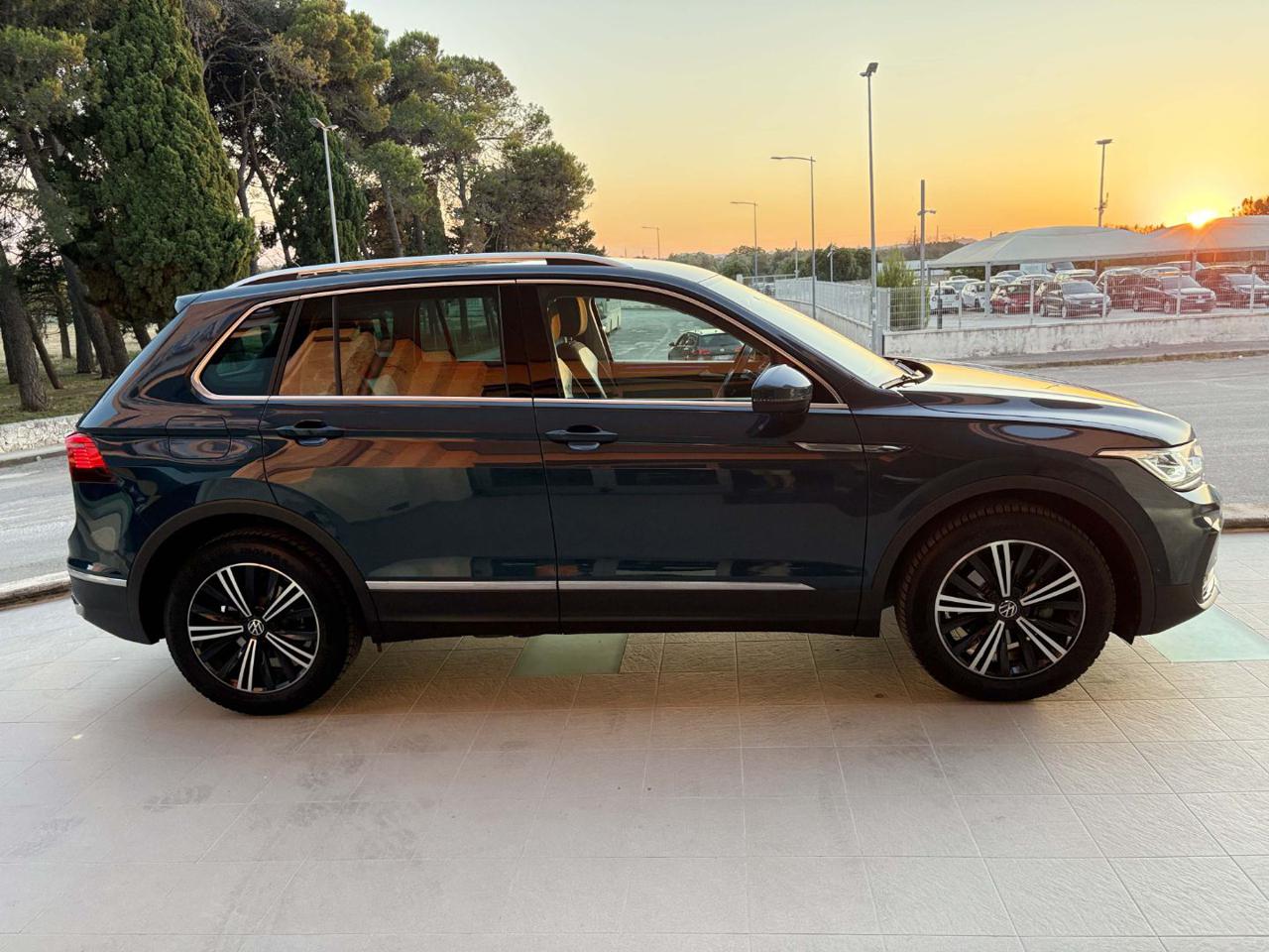 VOLKSWAGEN Tiguan 2.0 TDI 150 CV SCR DSG Elegance VIRTUAL - 4